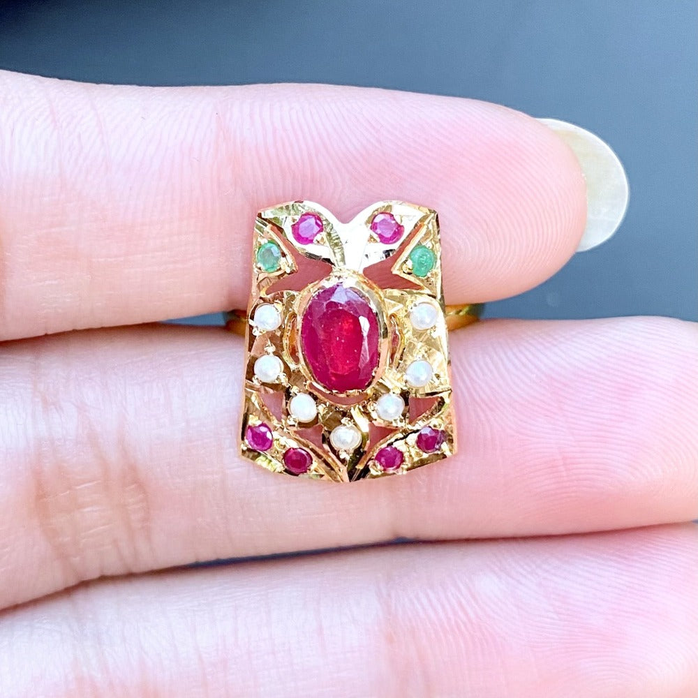 delicate jadau ring in 22ct gold
