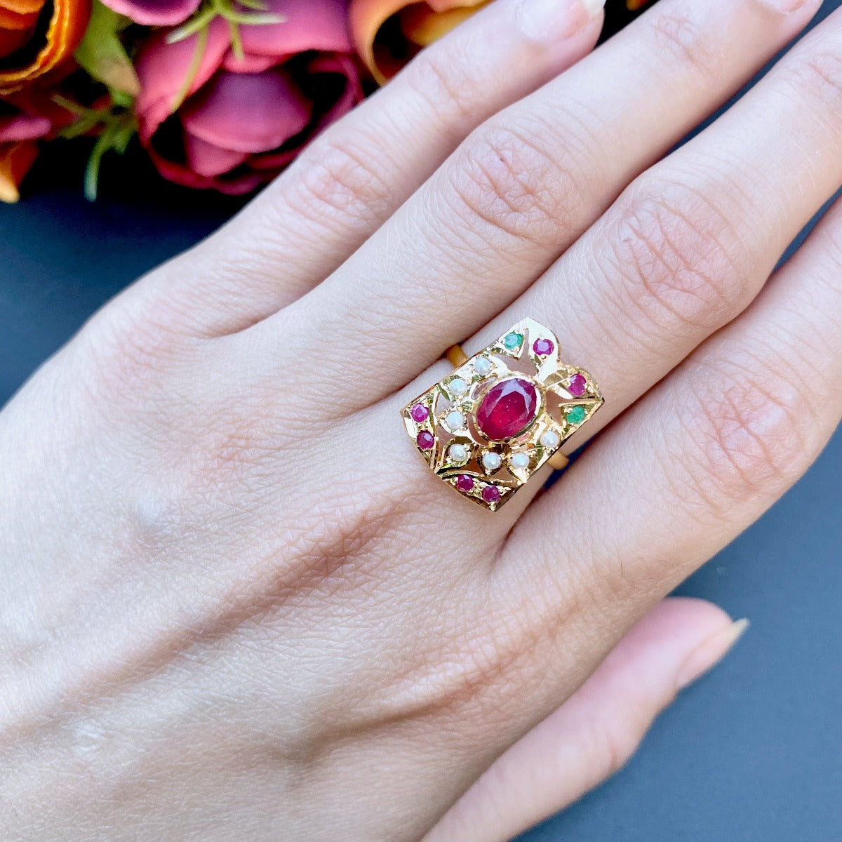 delicate jadau ring in 22ct gold