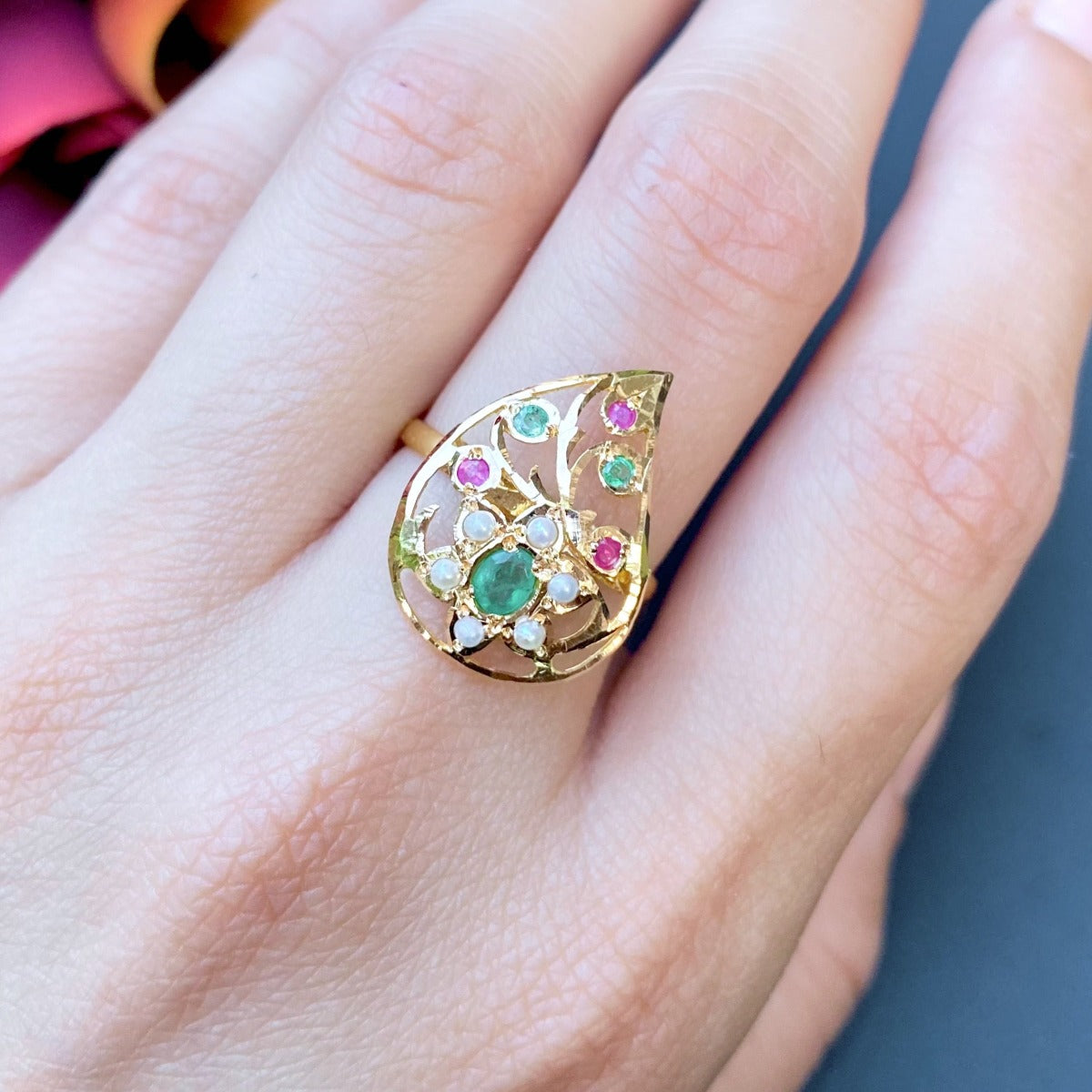 delicate ring in 22ct gold