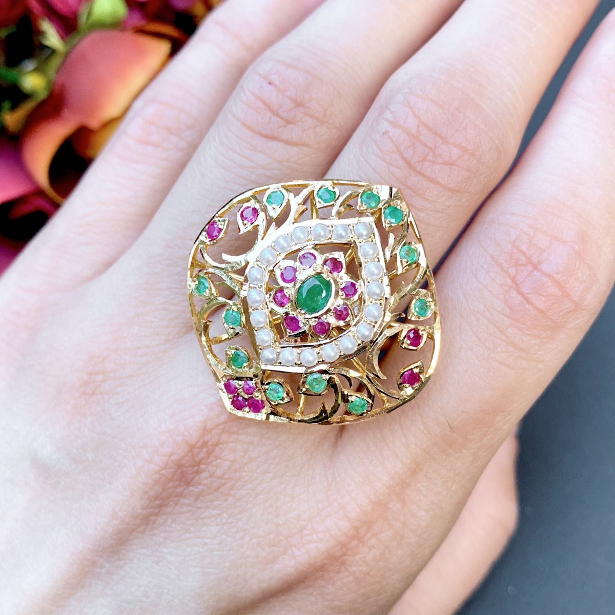 finely crafted jadau ring in 22ct gold