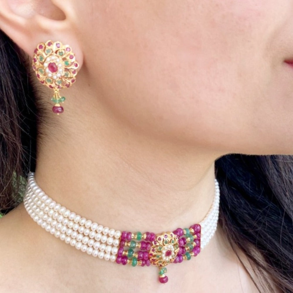 delicate gold necklace in 22ct gold abu dhabi