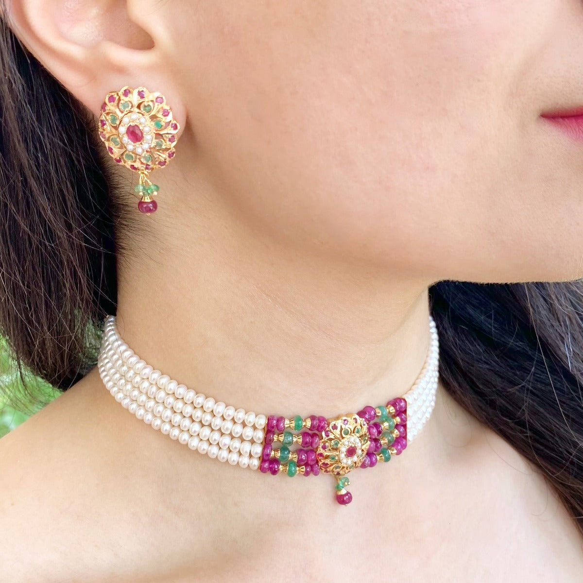 delicate gold necklace in 22ct gold abu dhabi