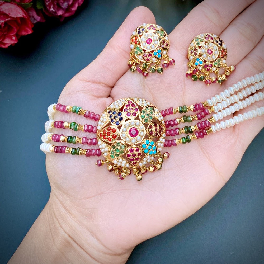 nauratan choker set gold with pearl strings