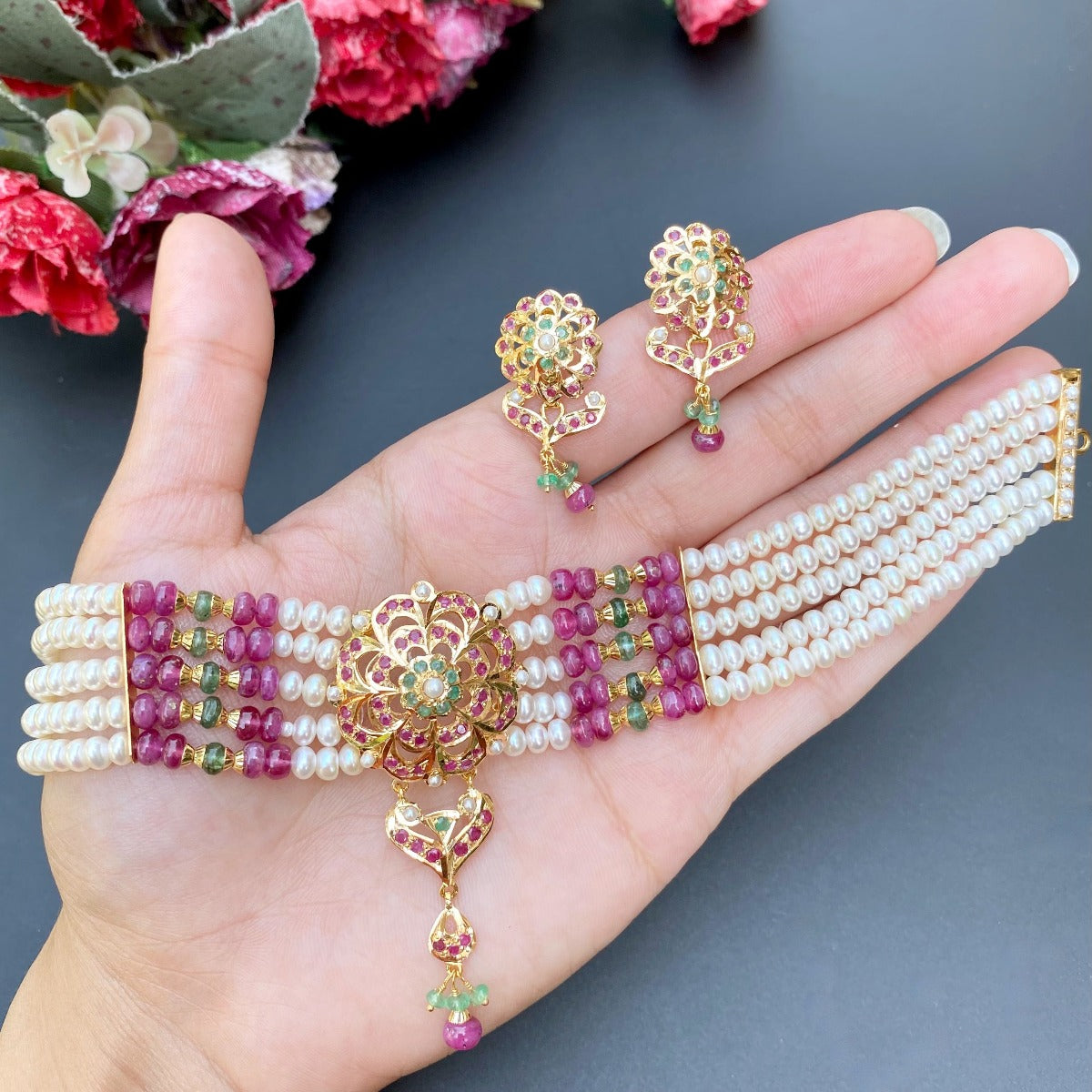 simple sober jadau choker 22k hallmarked gold