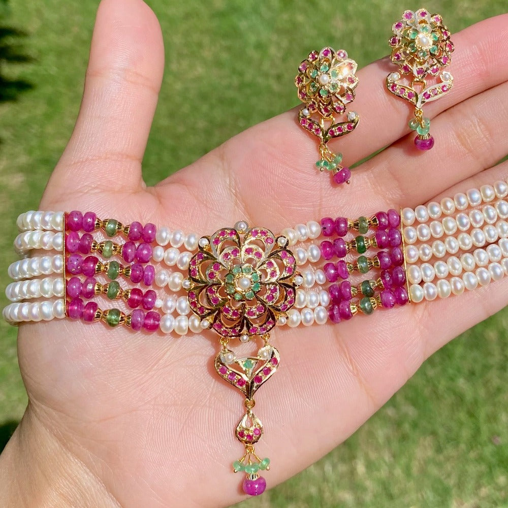 simple sober jadau choker 22k hallmarked gold