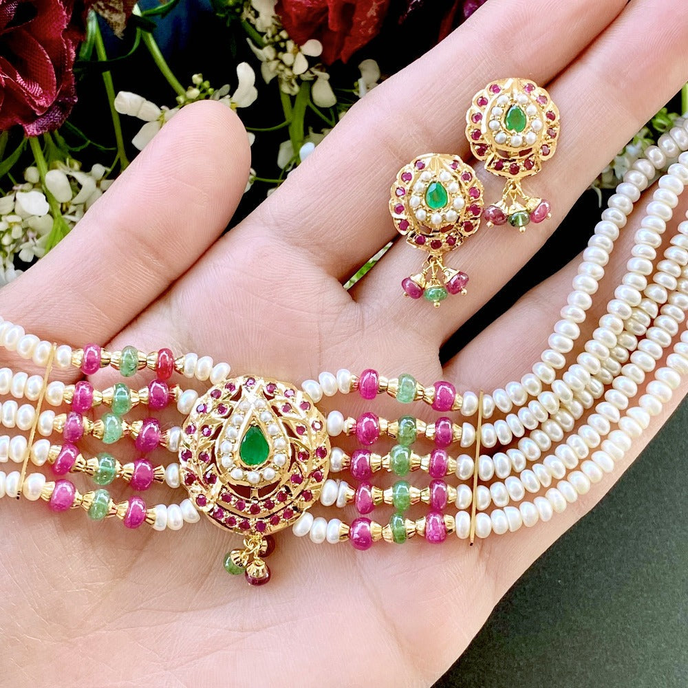 layed jadau choker on gold