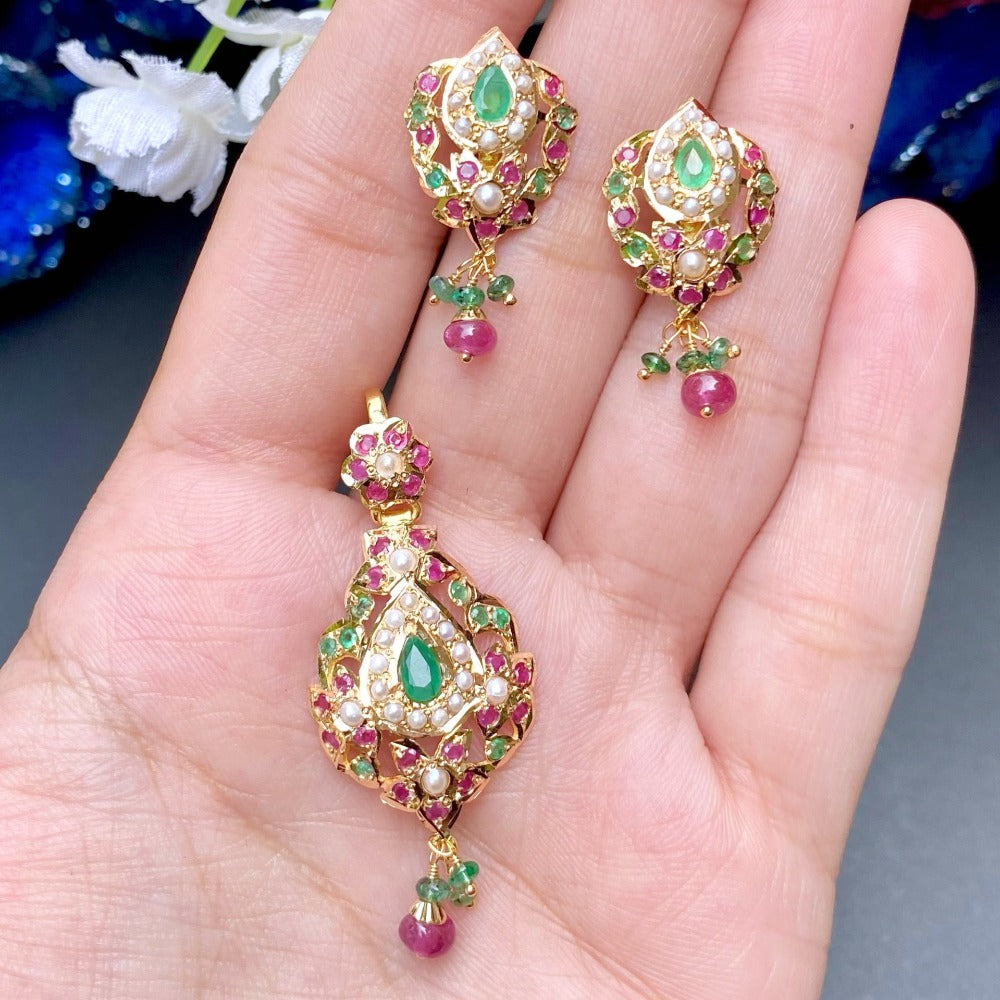 low weight gold pendant