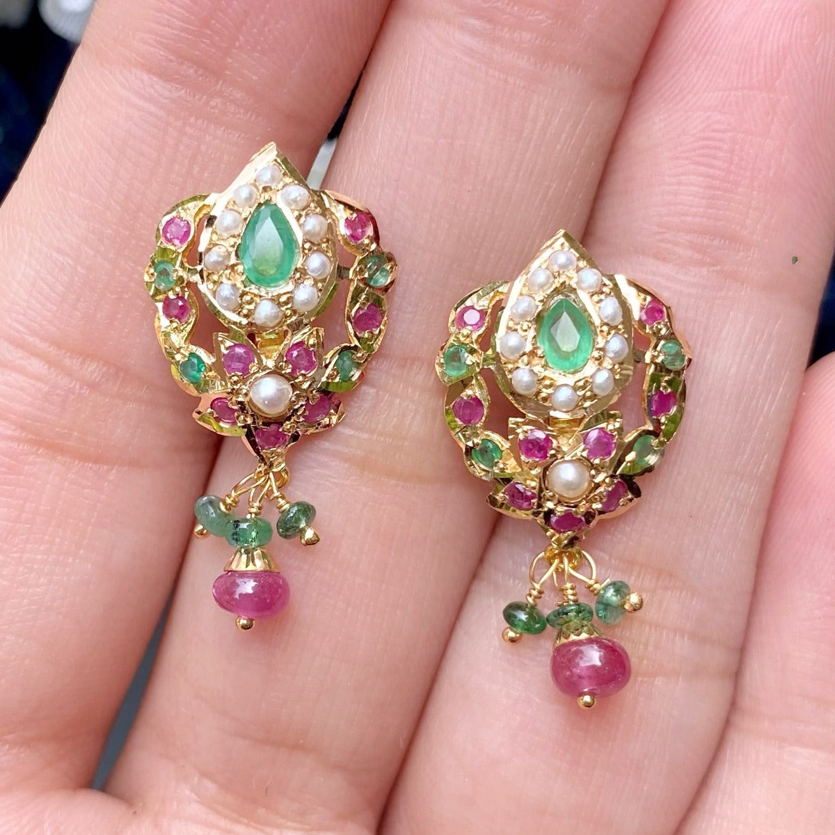 low weight gold pendant