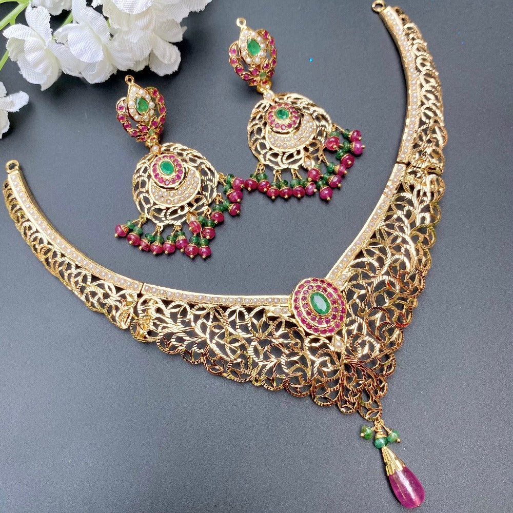 jadau gold hasli with filgree work