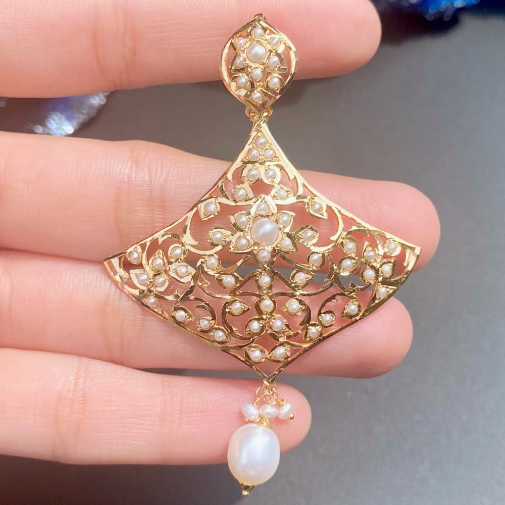 shop pearl pendant set on gold in dubai