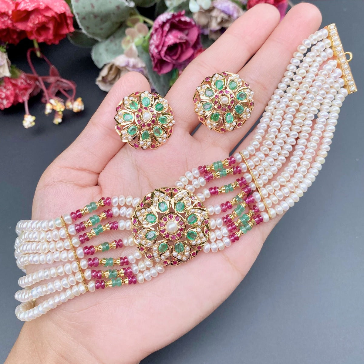 ruby emerald chikpatti on gold