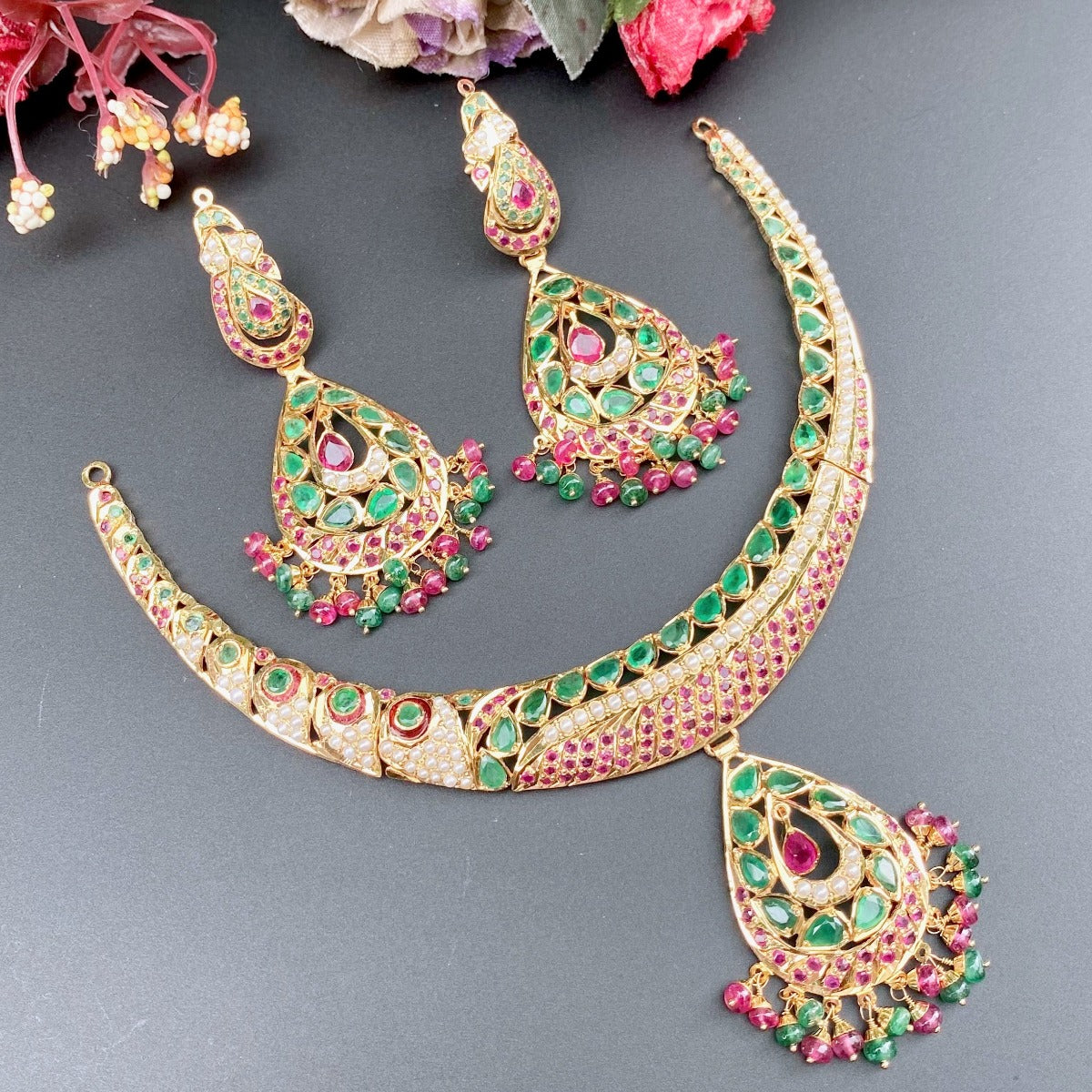 ruby emerald hasli set in gold