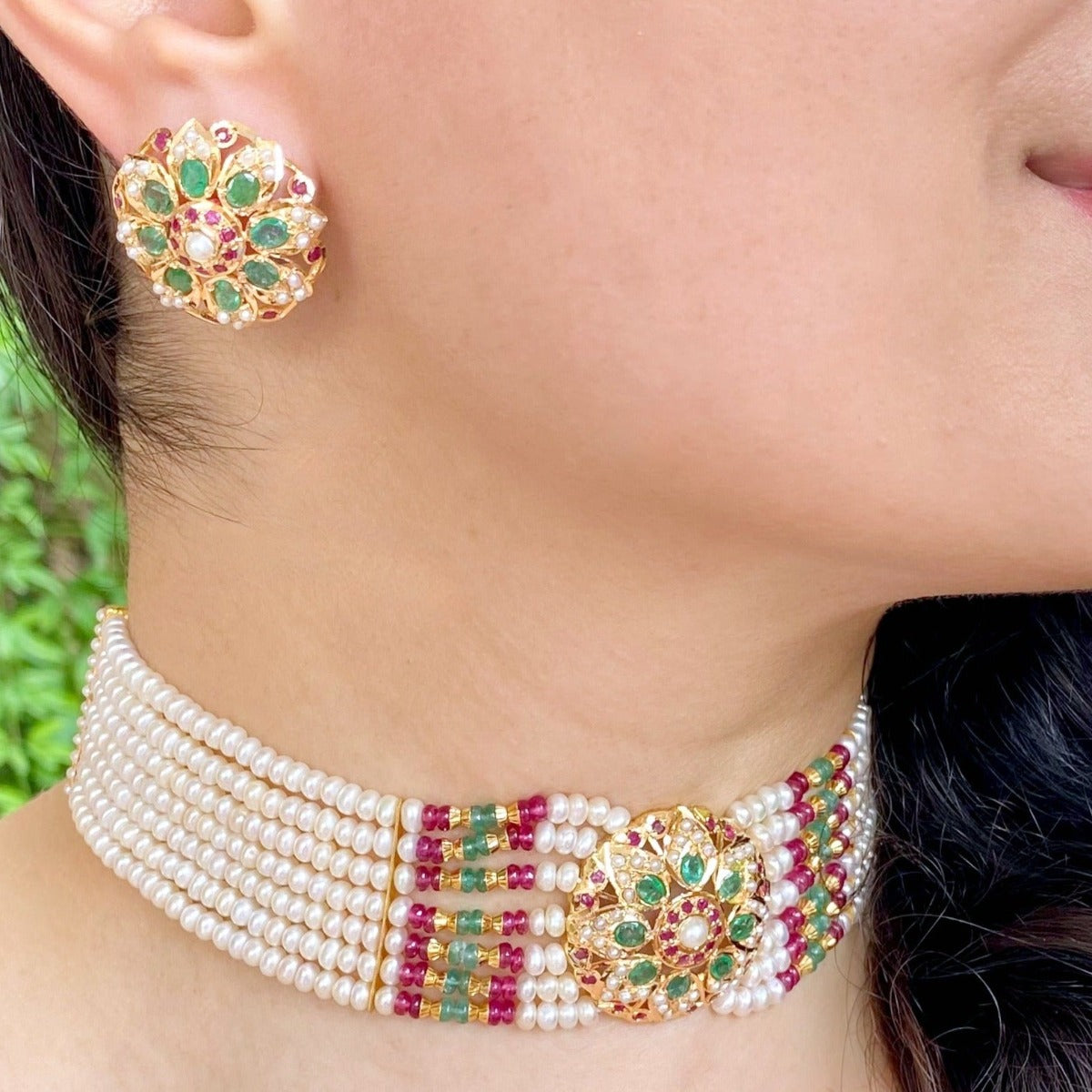 ruby emerald chikpatti on gold