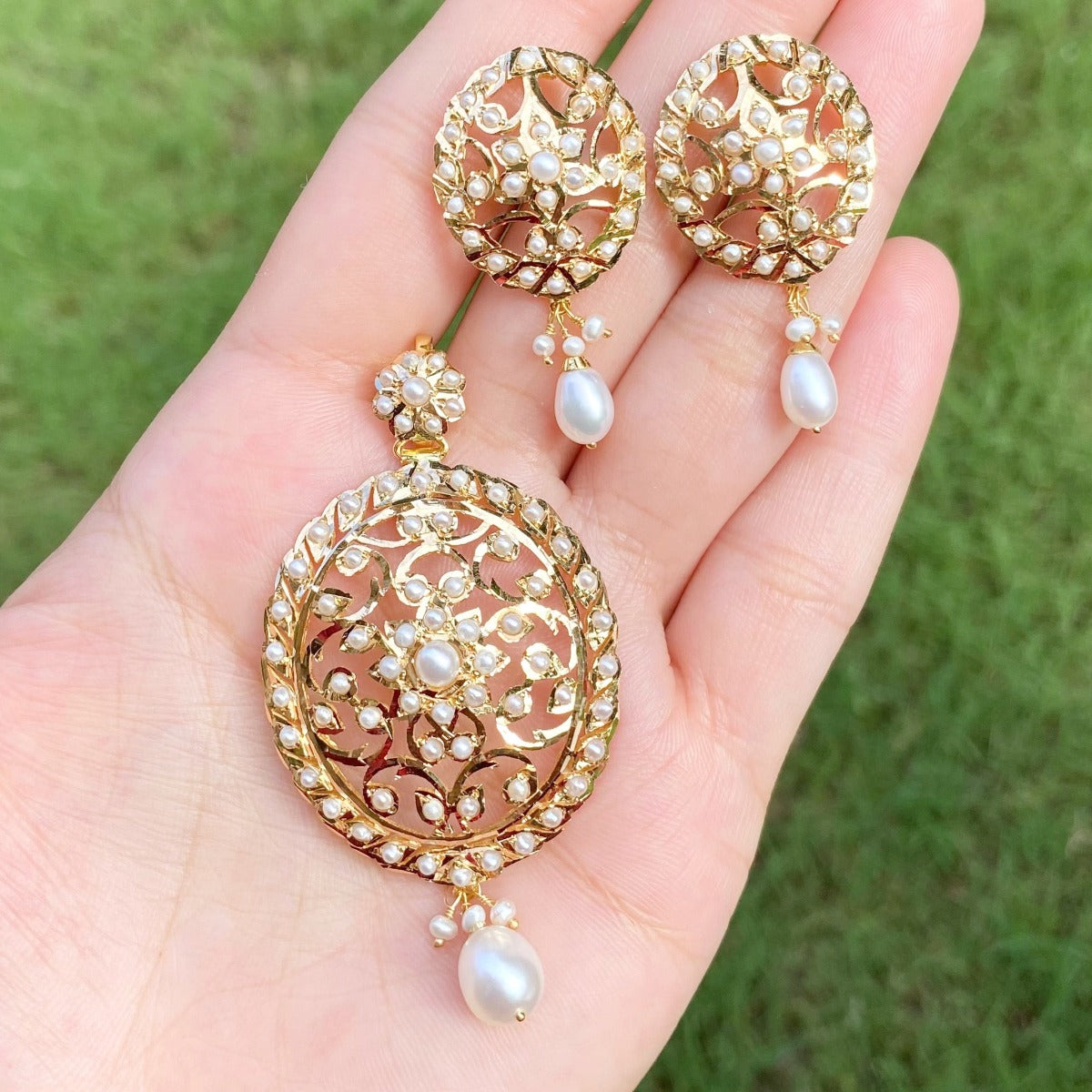 indo western pearl pendant set