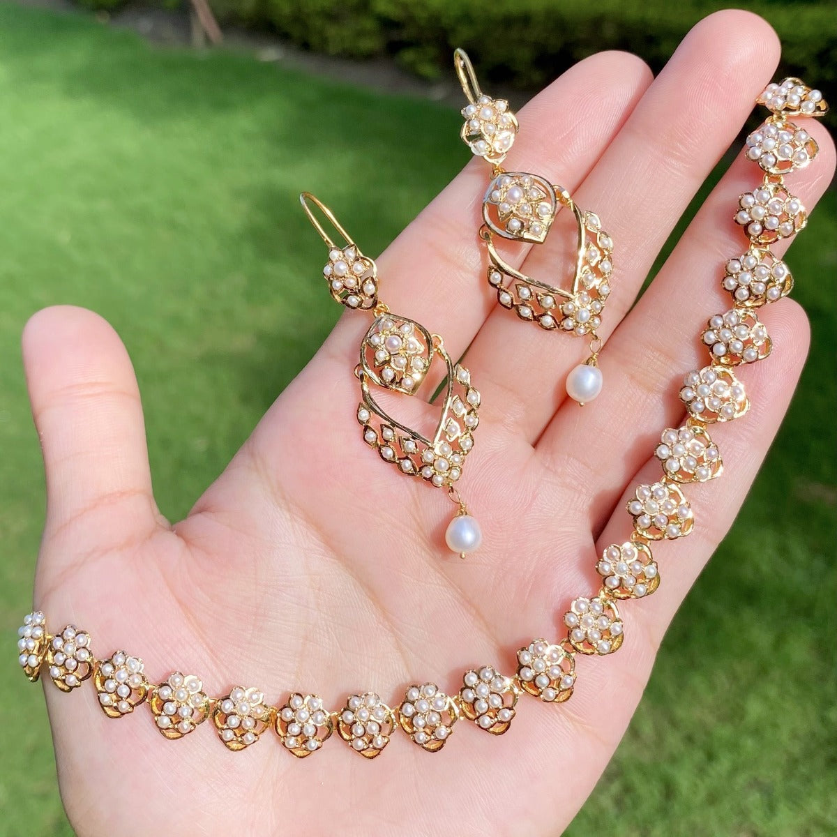 lightweight pearl necklace set on 22k gold