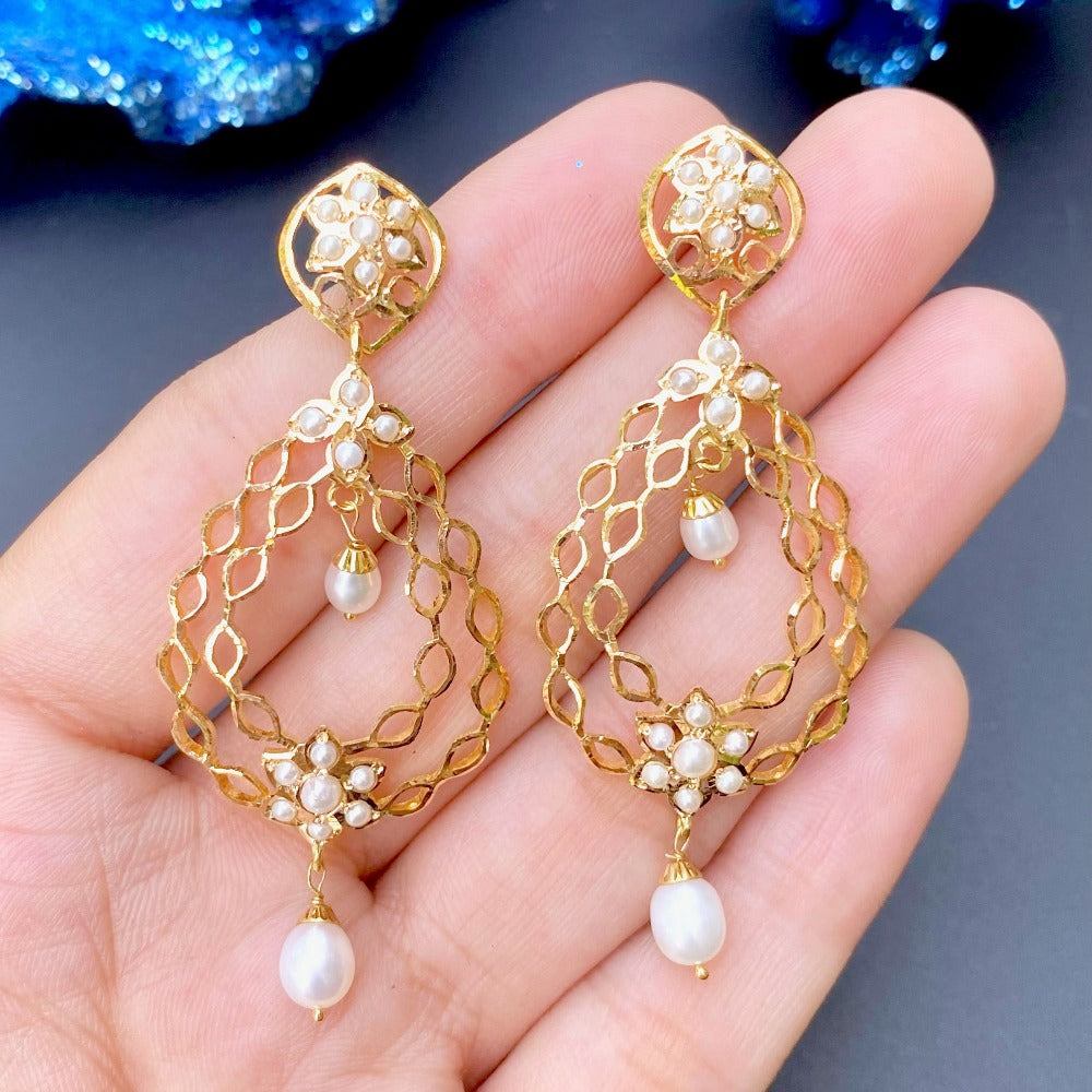 elegant pearl drop earrings in 22ct gold ger 067