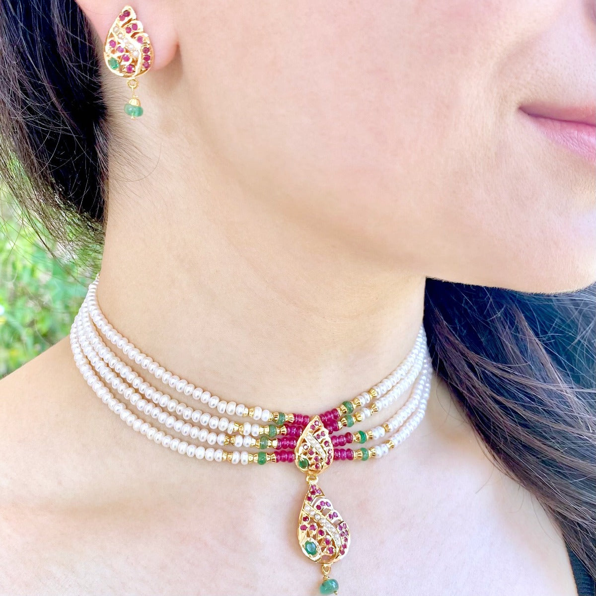 light weight and delicate indian jadau necklace set in 22k gold