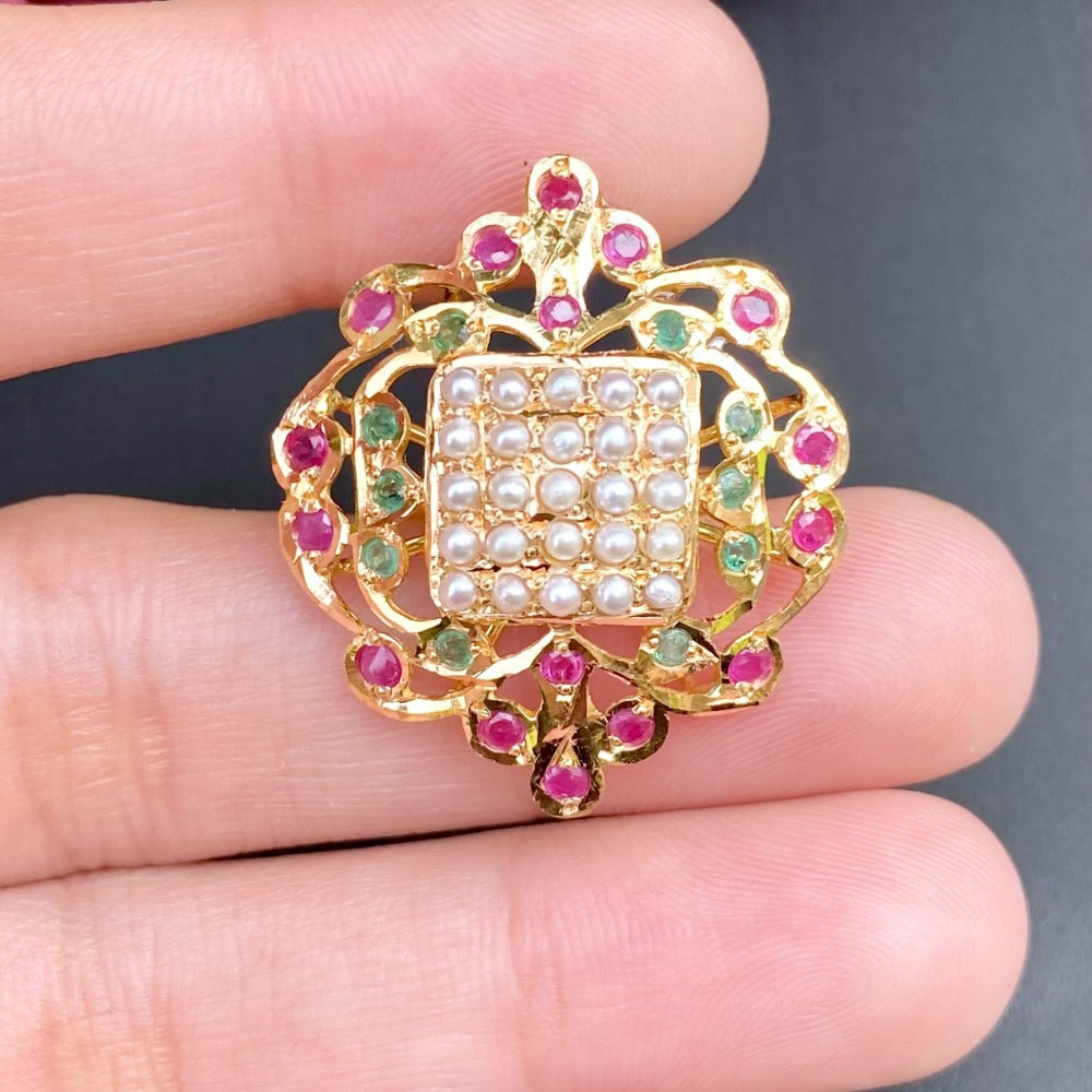 fancy jadau ring in 22ct gold
