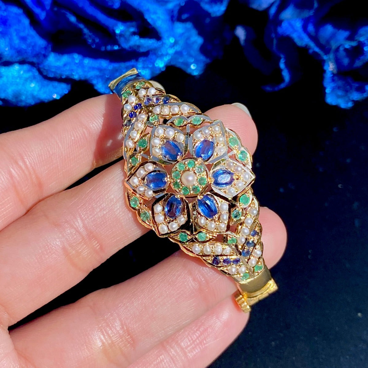jadau bracelet with precious stones on 22k gold