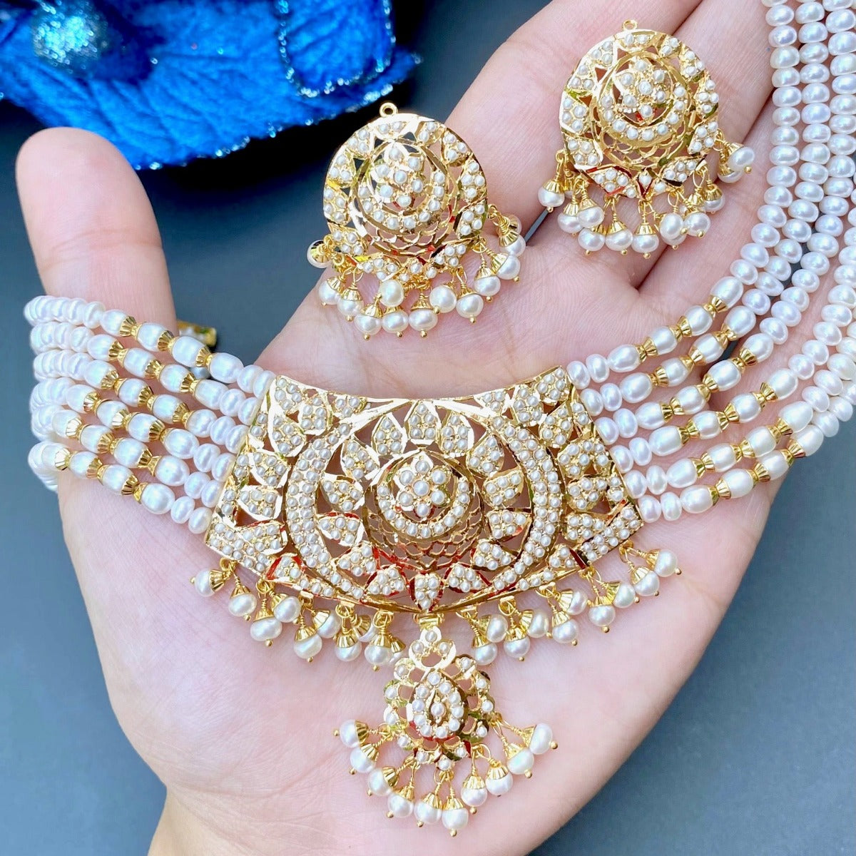 classic pearl choker necklace set in 22ct gold