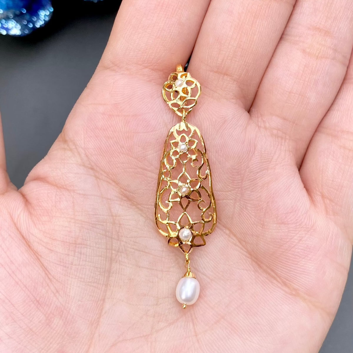 delicate gold pendant set dubai