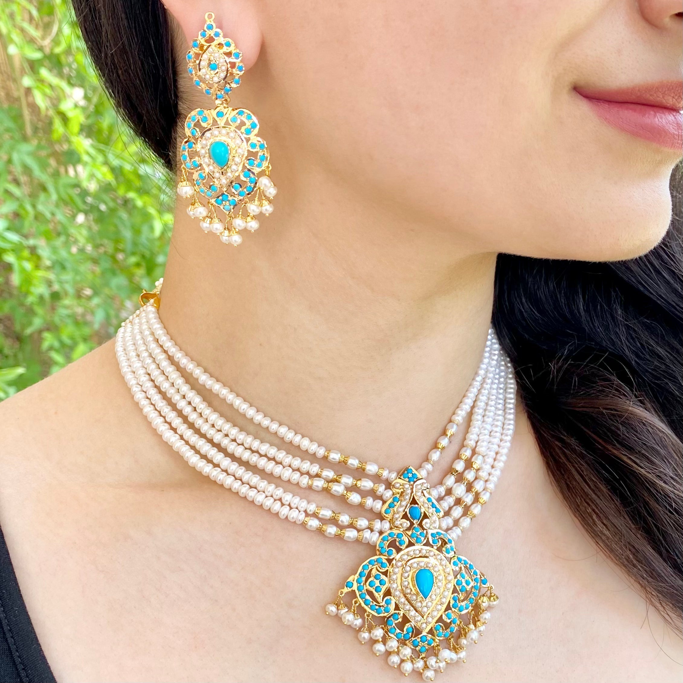 feroza choker gold