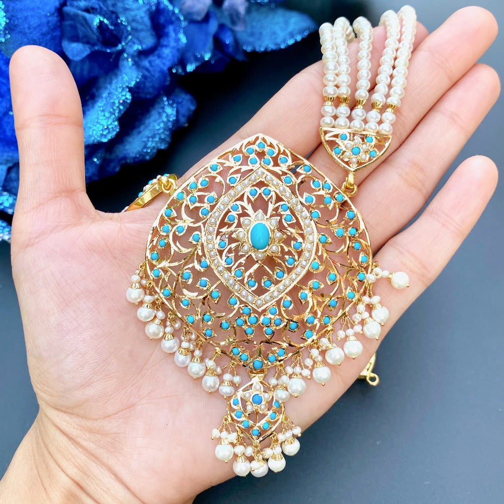 gold necklace set with pearl and feroza