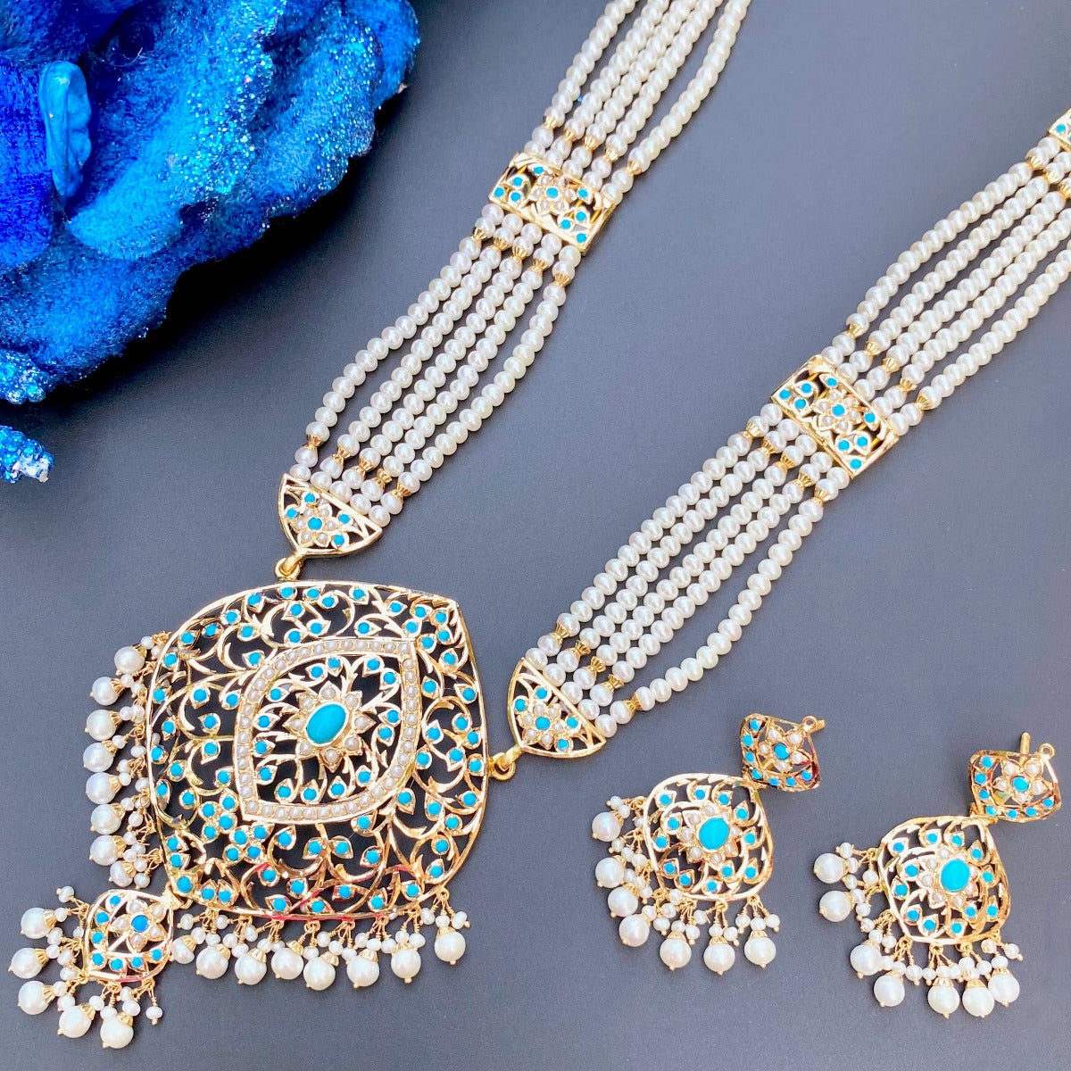 gold necklace set with pearl and feroza