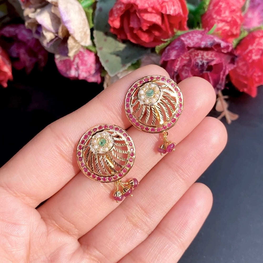 dainty round gold tops