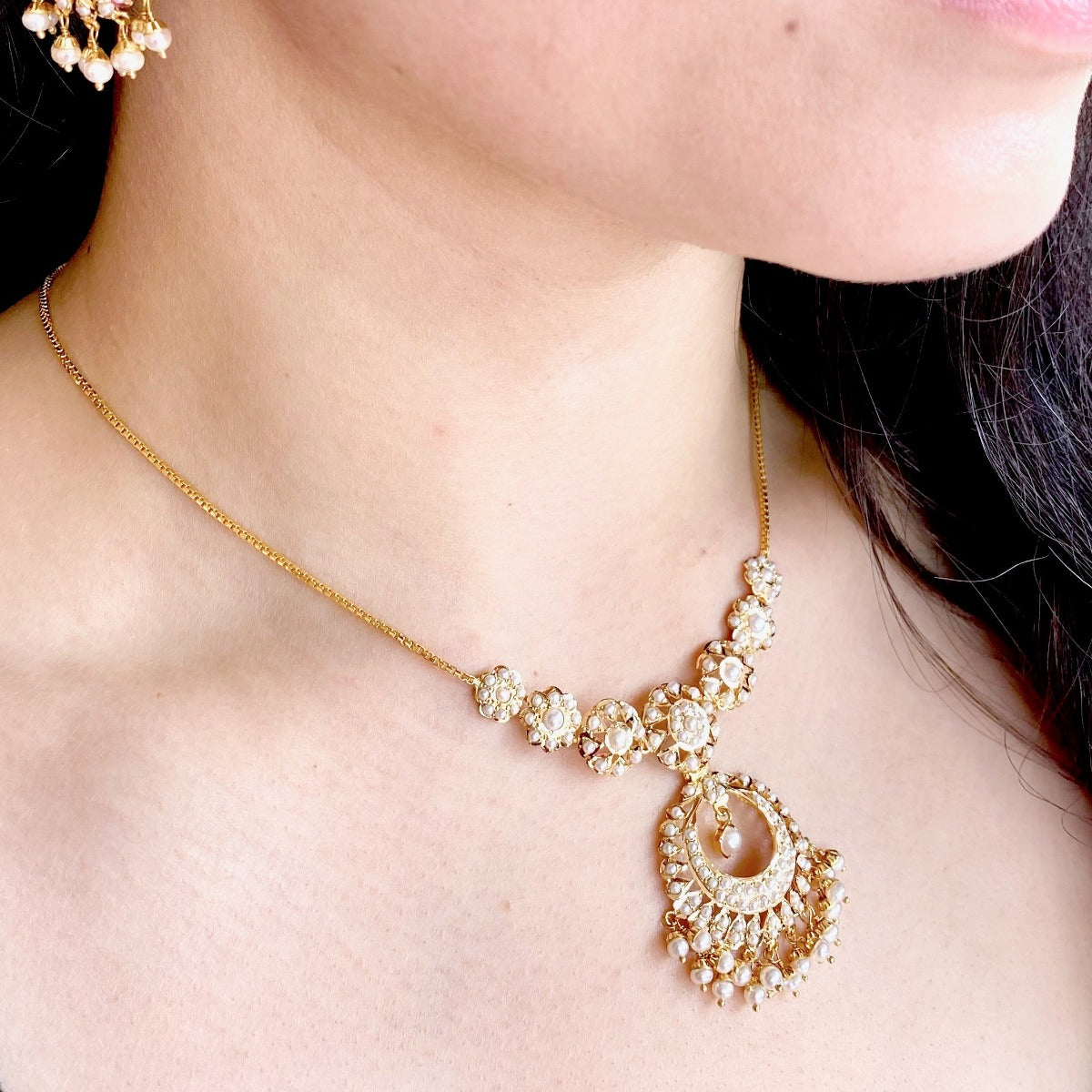 dainty pearl necklace set in 22k gold