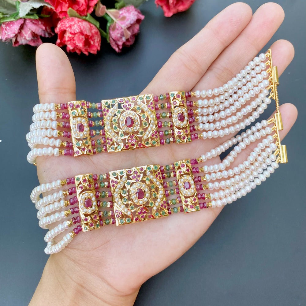 jadau dasti bracelet in 22 carat gold