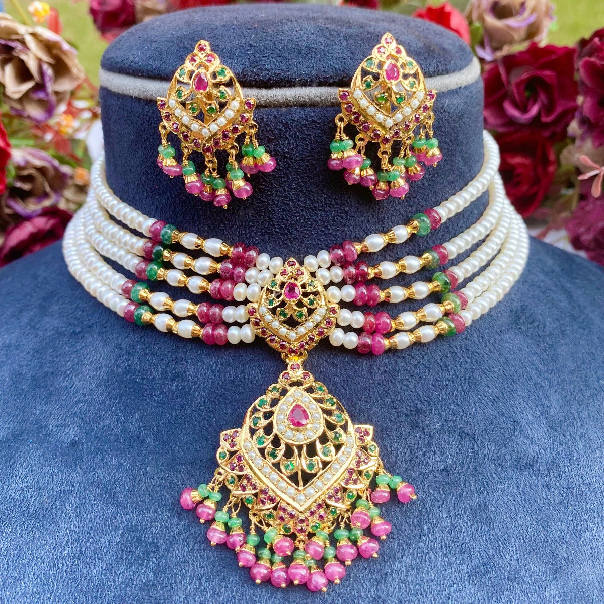 multicoloured choker set