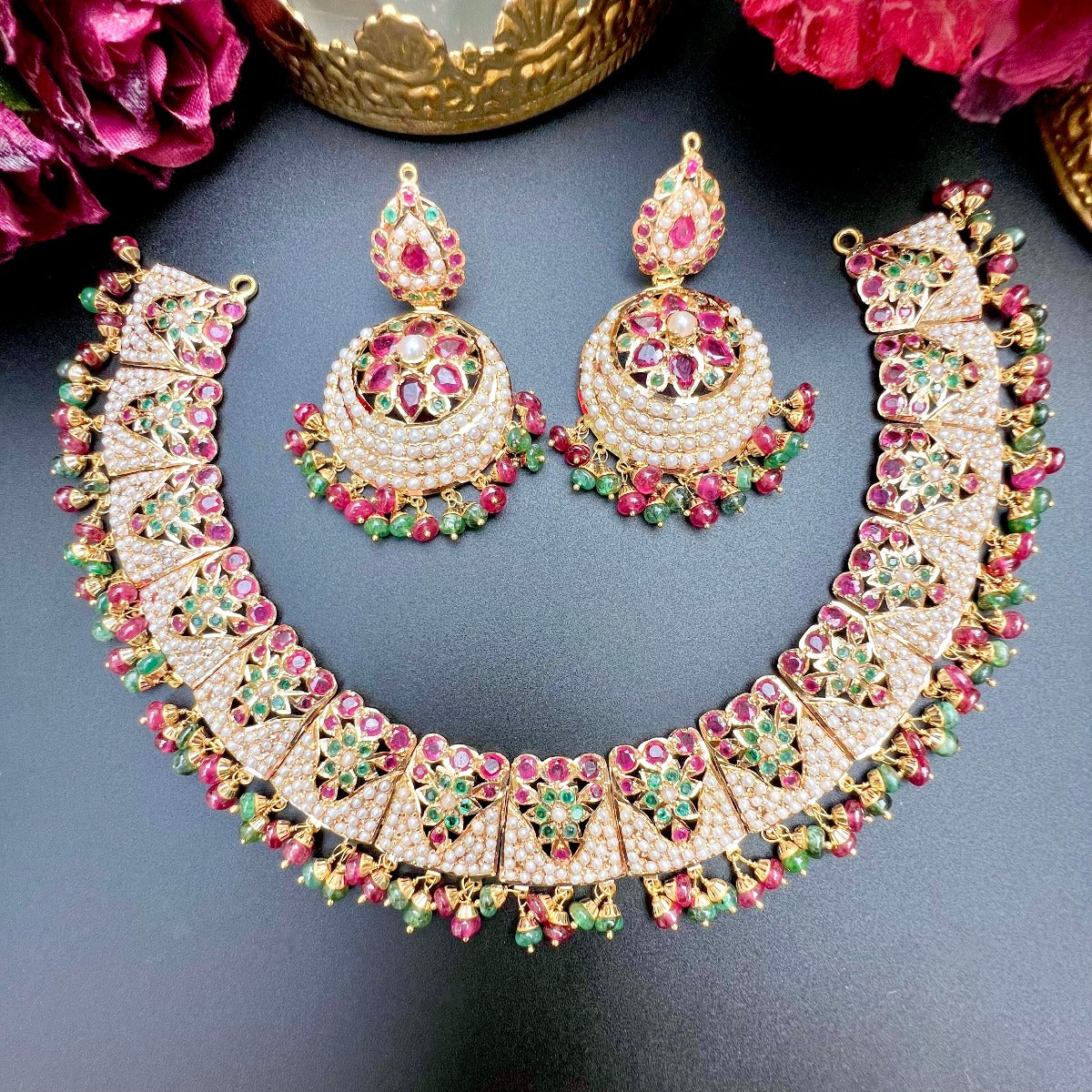 exquisite jadau necklace set in 22k gold