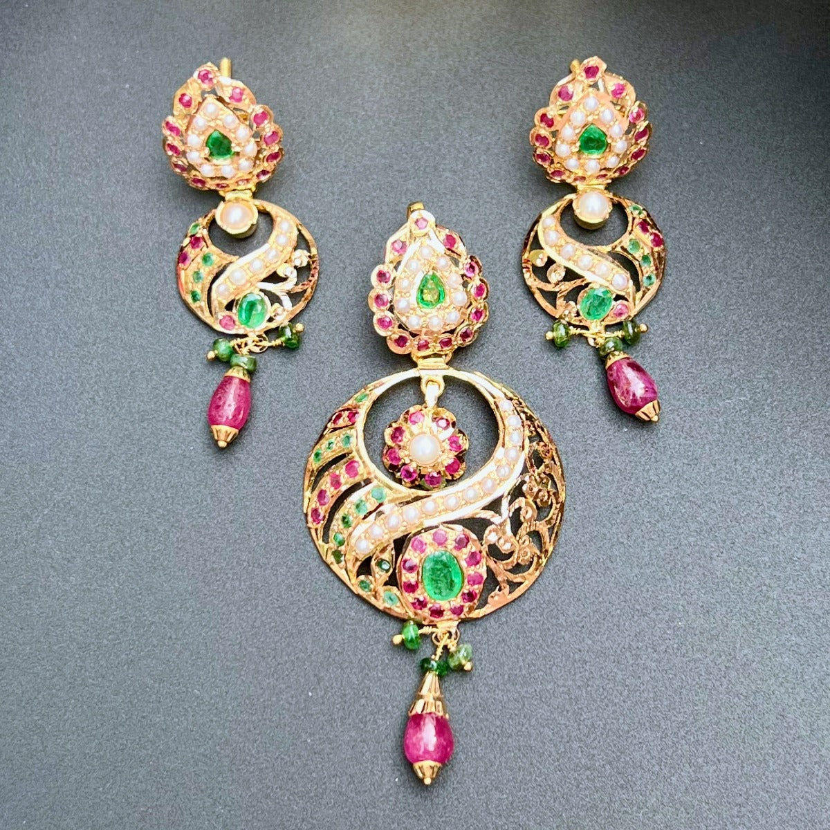 jadau pendant set tanishq