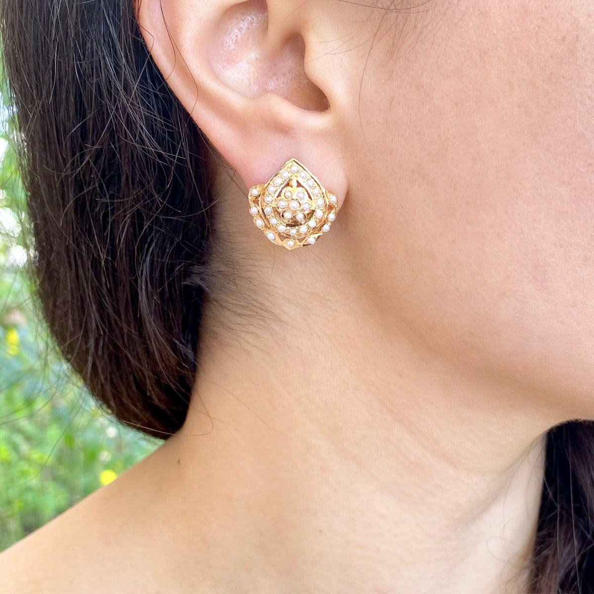 lightweight gold studs under 5 grams