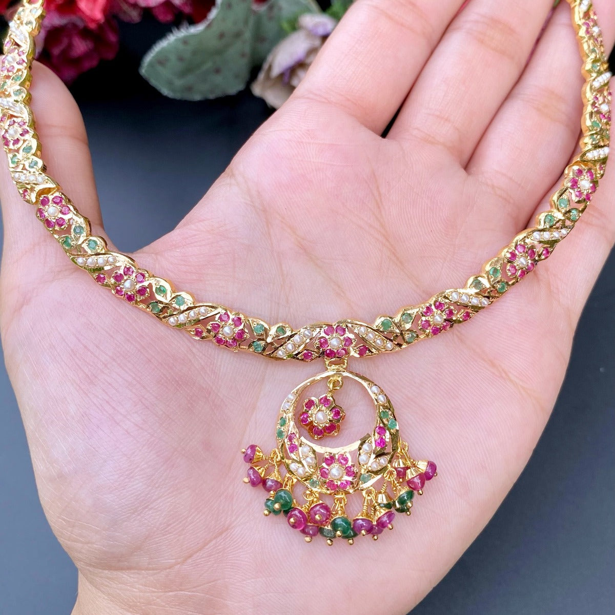 Delicate and Evergreen Jadau Set in 22ct Gold GNS 125