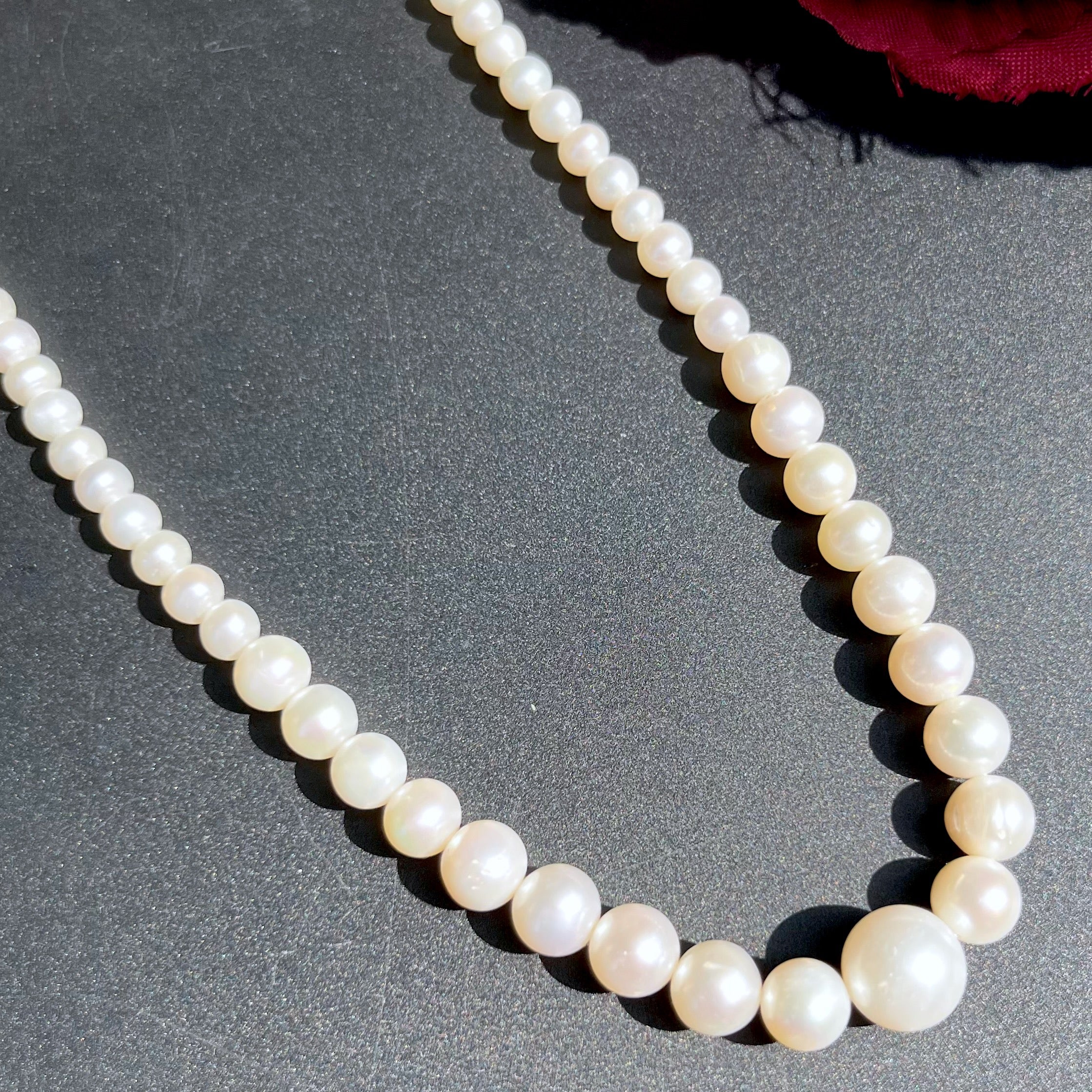 String of Graduating Pearls PN 05