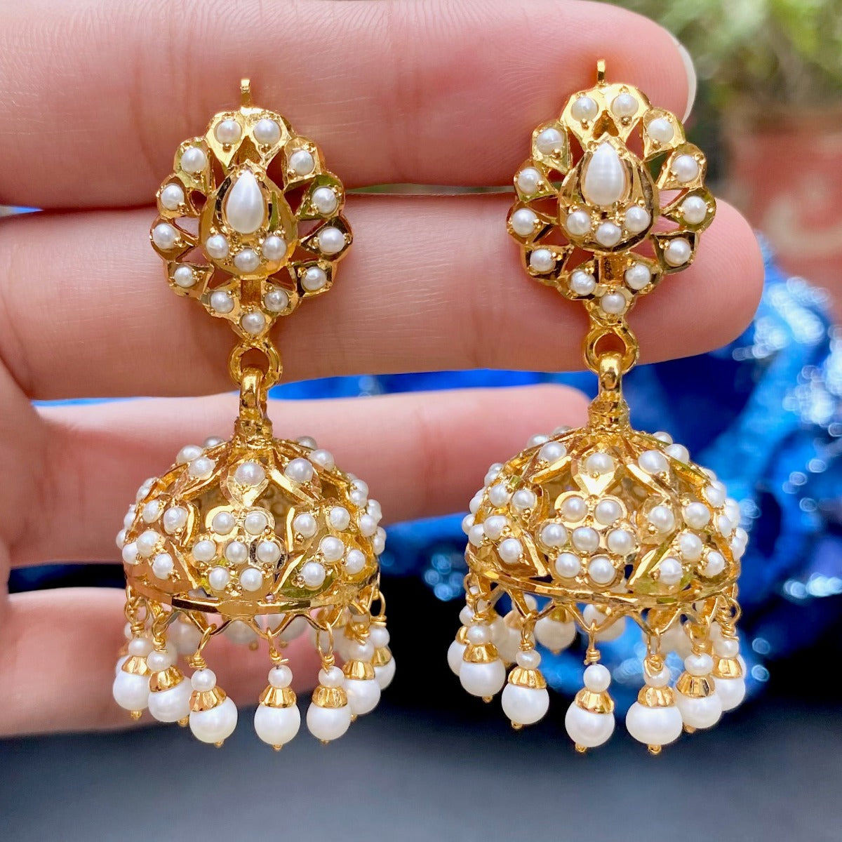 شراء لؤلؤة Jhumka عبر الإنترنت | فضة مطلية بالذهب | جادو جومكي إي آر 313