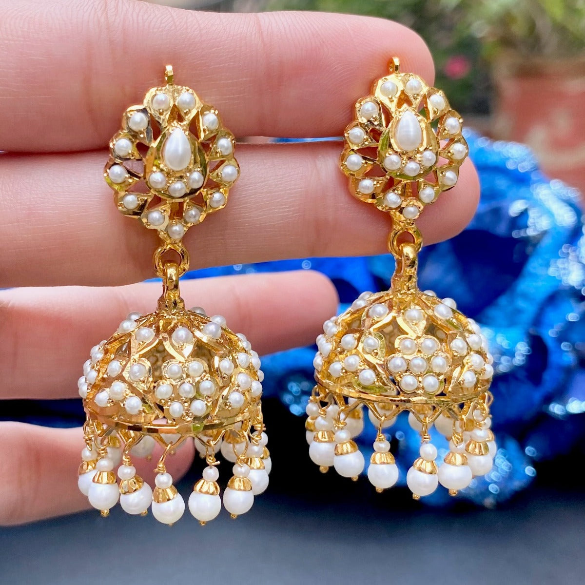 شراء لؤلؤة Jhumka عبر الإنترنت | فضة مطلية بالذهب | جادو جومكي إي آر 313