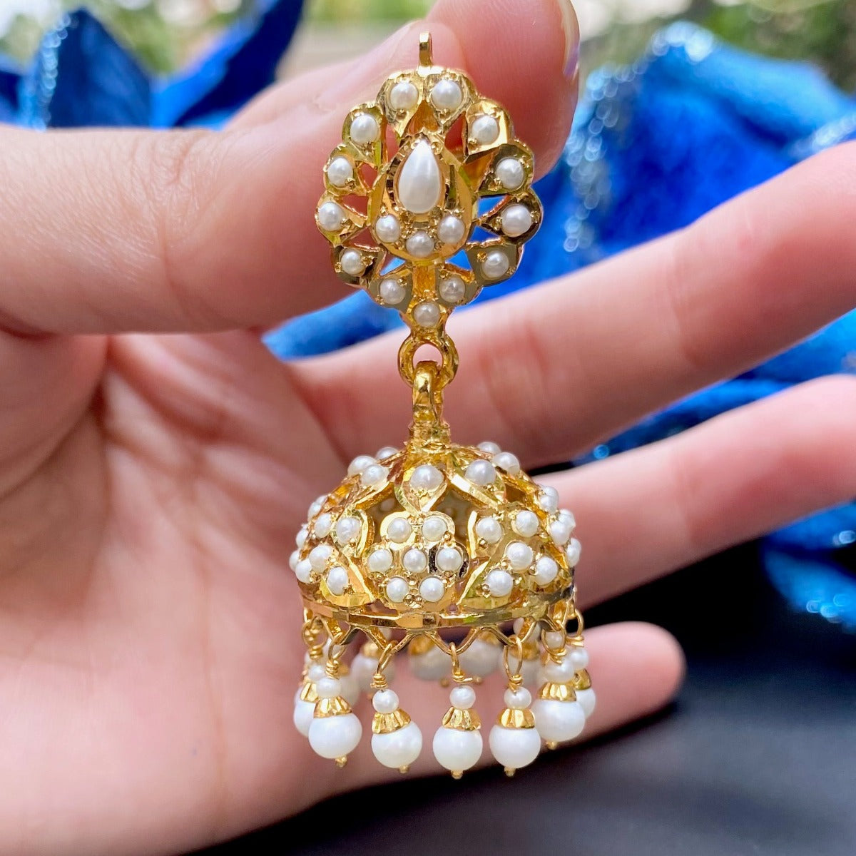 شراء لؤلؤة Jhumka عبر الإنترنت | فضة مطلية بالذهب | جادو جومكي إي آر 313