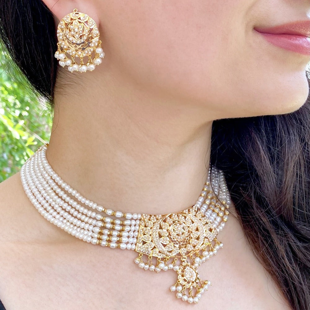 classic pearl choker necklace set in 22ct gold