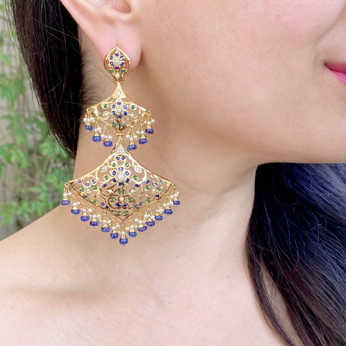 jadau earrings in gold plated silver with neelam