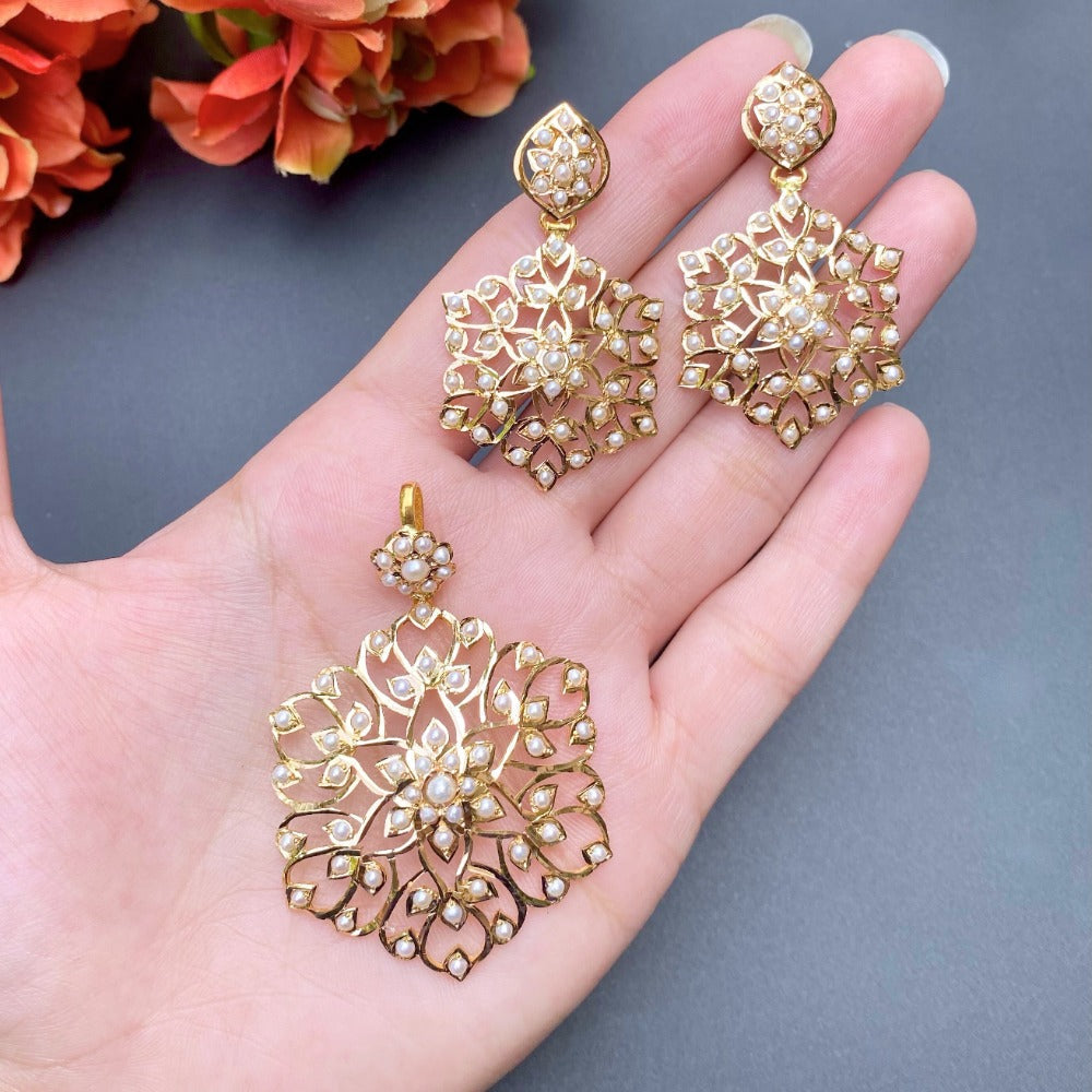 gold pendant set floral indo western design studded with pearls 22k gold