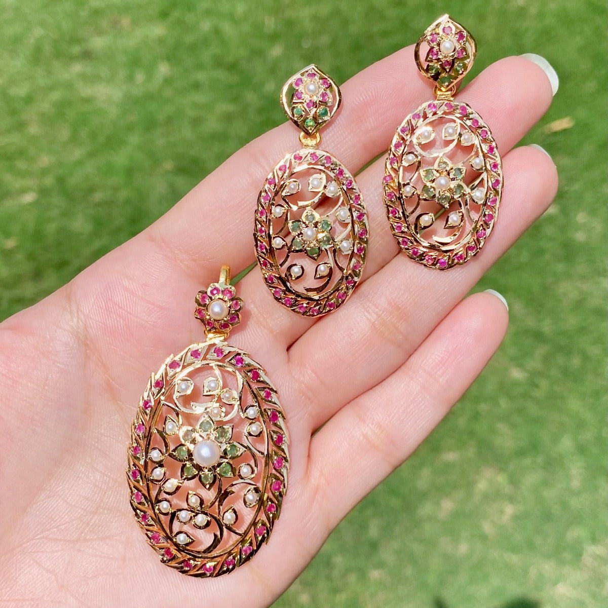 vintage gold pendant set