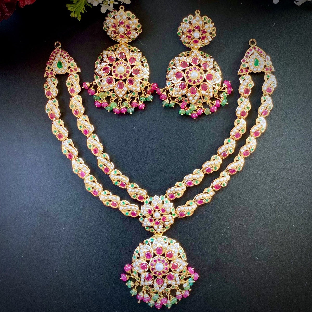 indian gold set with ruby emerald and pearls