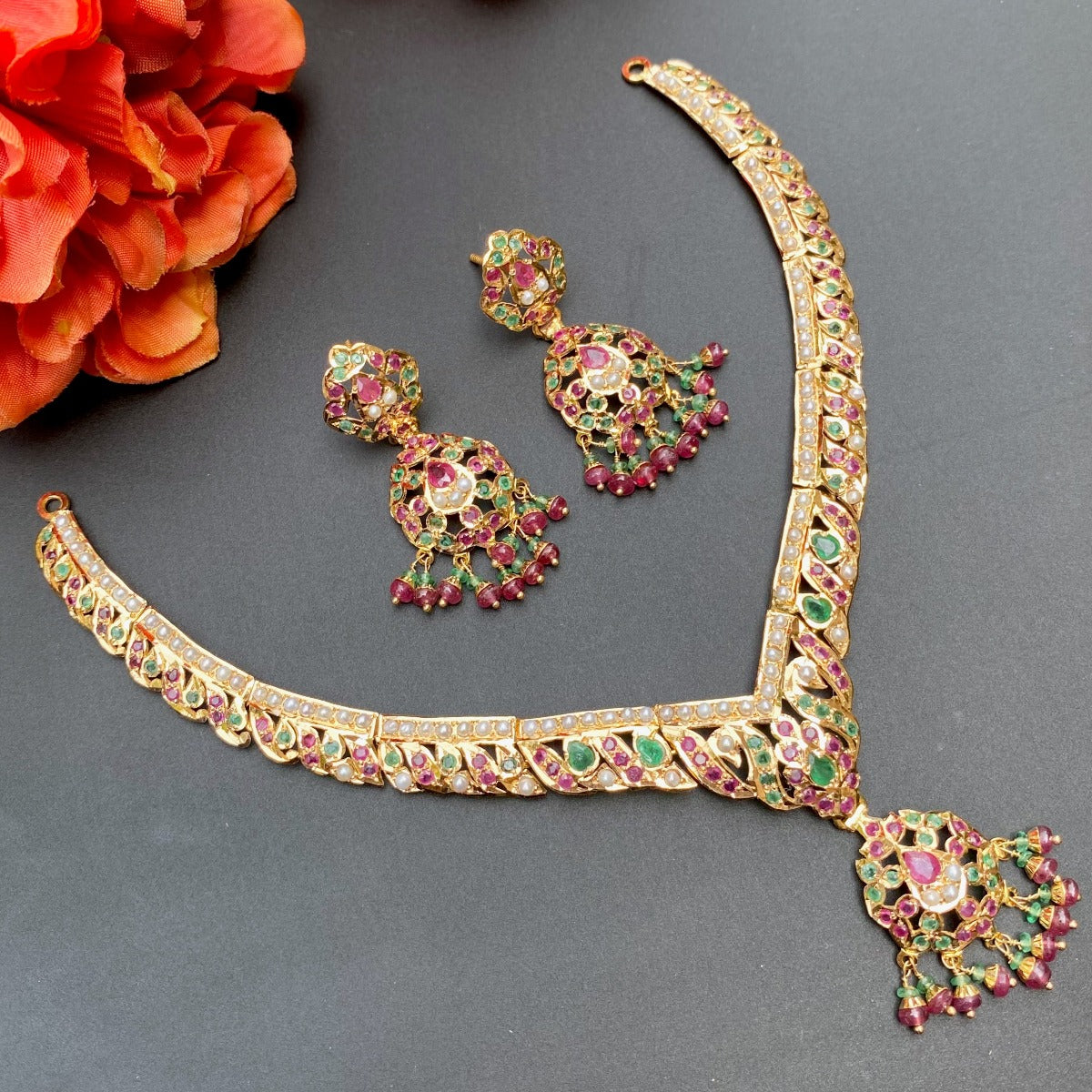 v shaped necklace gold