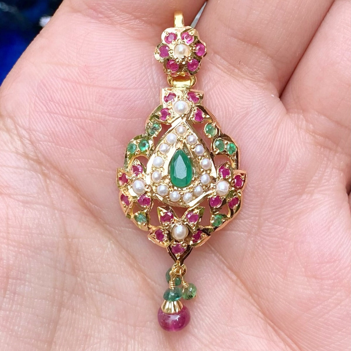 low weight gold pendant