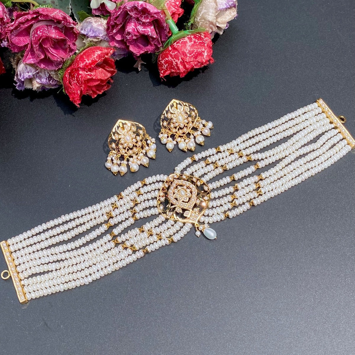 classic pearl choker in 22ct gold gns 194