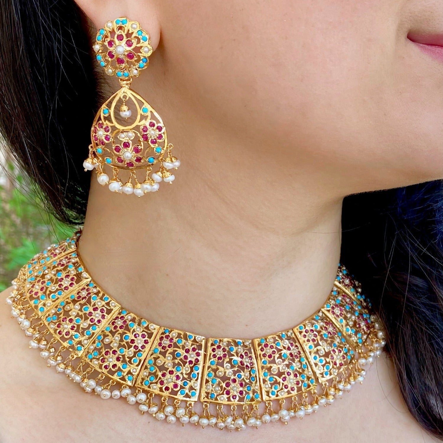 heavy jadau necklace set for foreign wedding venue