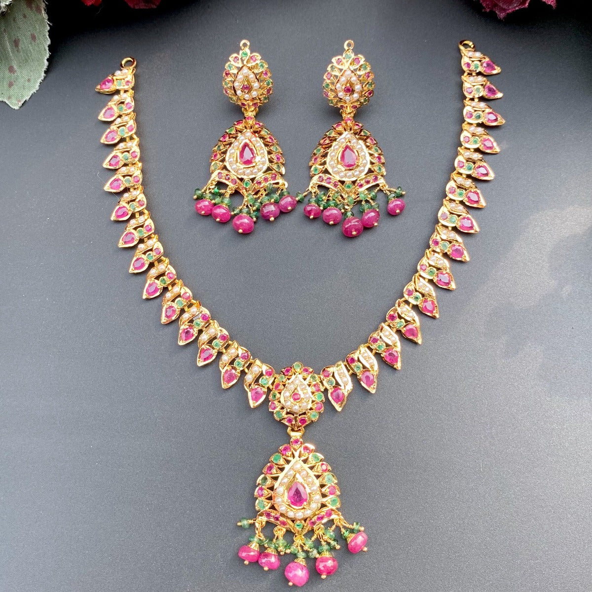 delicate indian gold necklace set